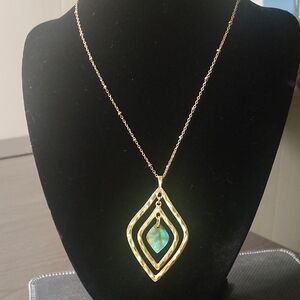 Elegant Gold Pendant Necklace